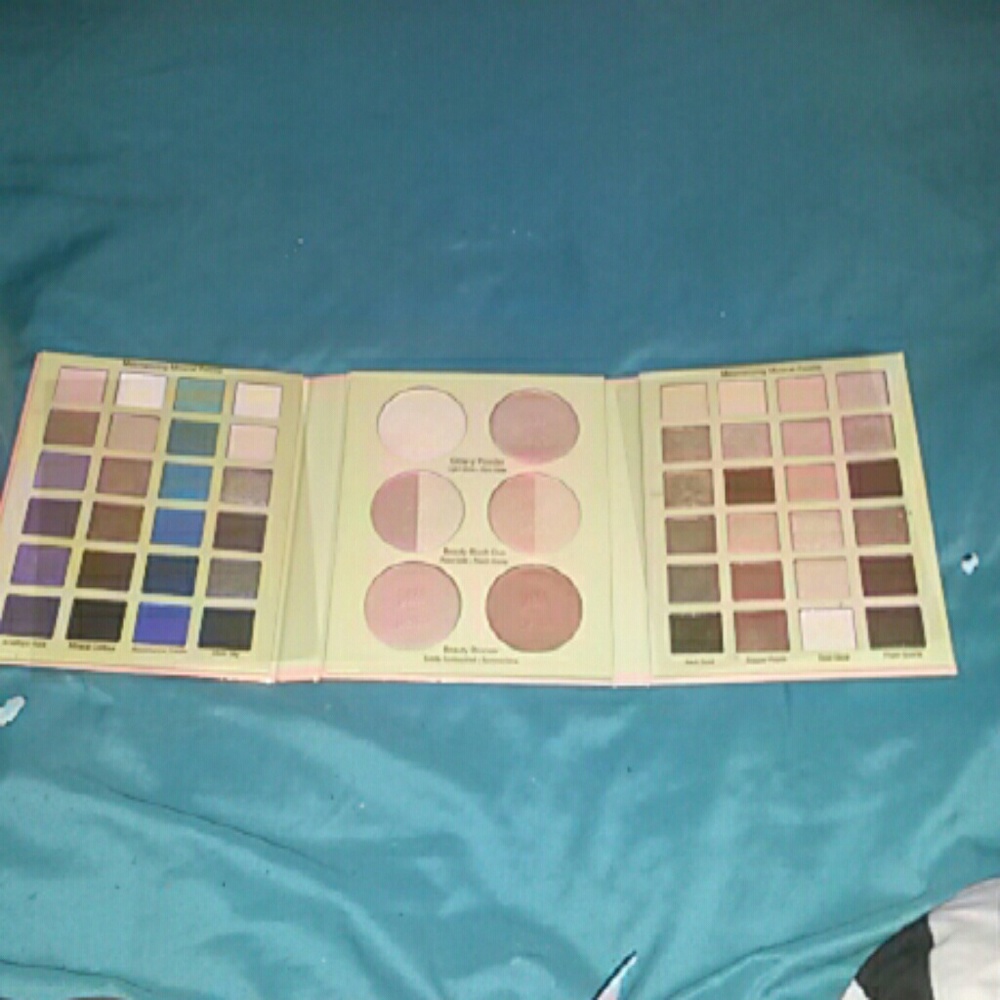 NWOT Pixi ultimate beauty kit 4th edition